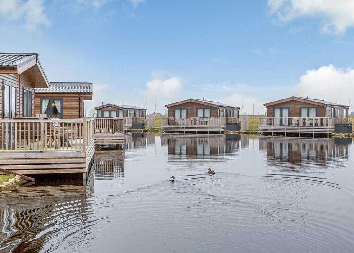 Woodland Lakes Lodges Thirsk Bagian luar foto