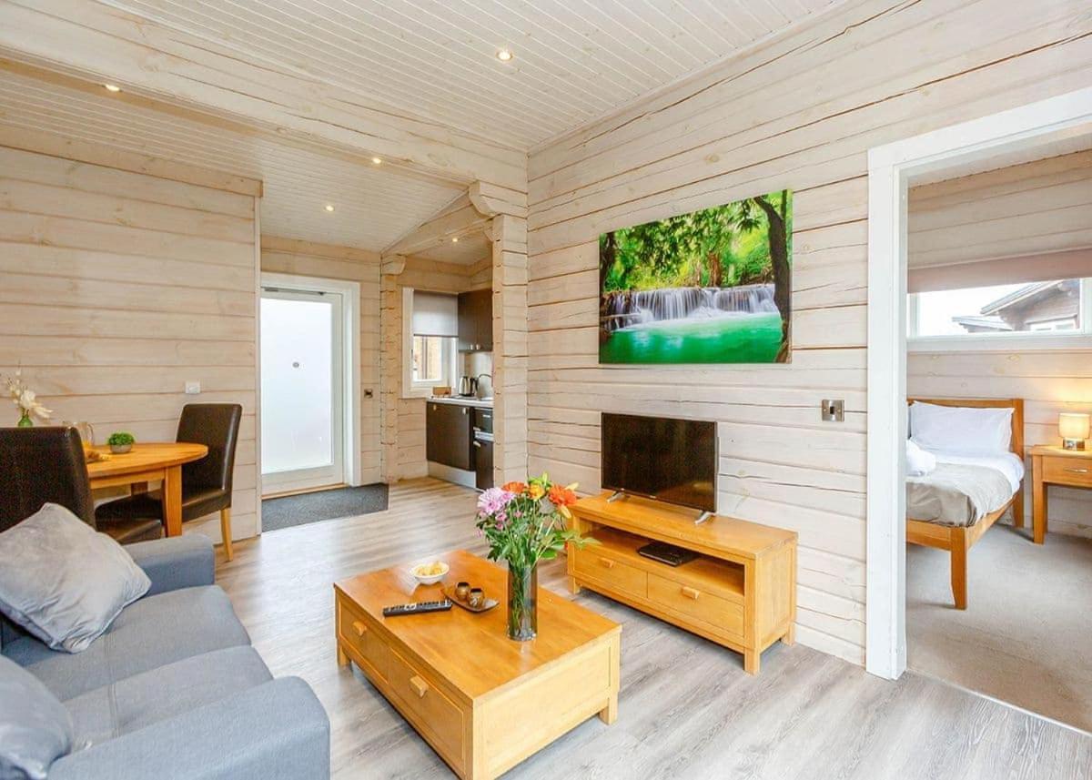 Woodland Lakes Lodges Thirsk Bagian luar foto