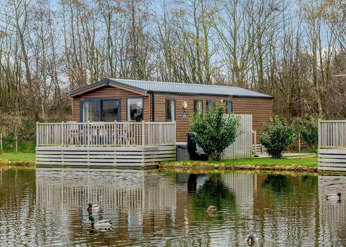 Woodland Lakes Lodges Thirsk Bagian luar foto
