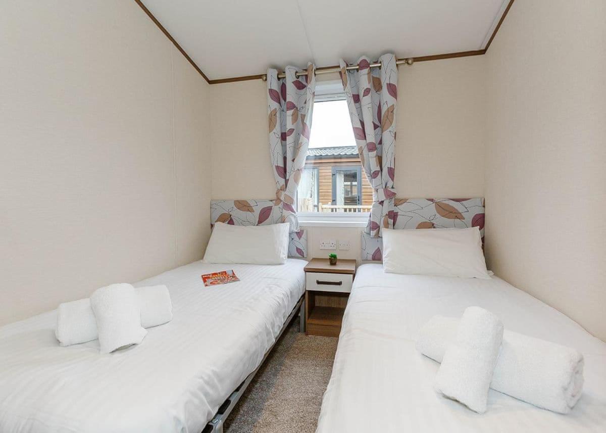 Woodland Lakes Lodges Thirsk Bagian luar foto