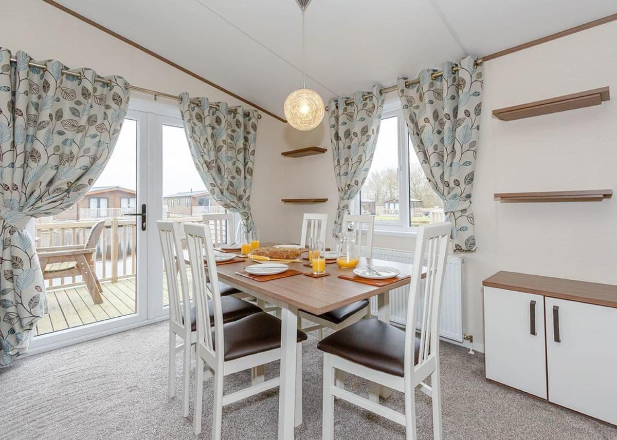 Woodland Lakes Lodges Thirsk Bagian luar foto