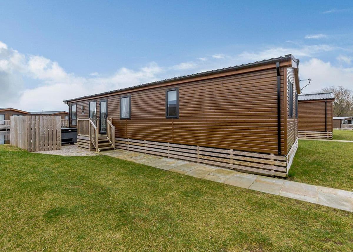 Woodland Lakes Lodges Thirsk Bagian luar foto