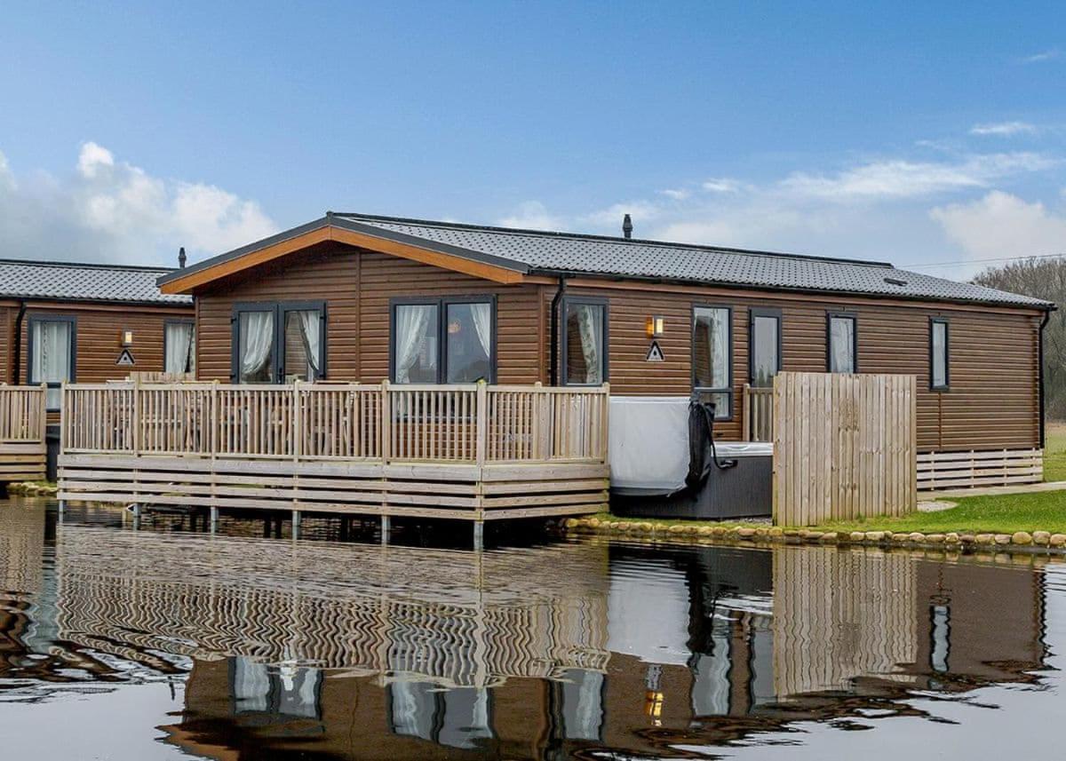Woodland Lakes Lodges Thirsk Bagian luar foto