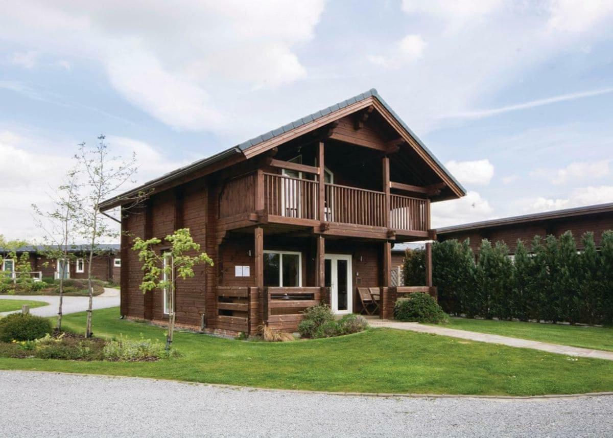 Woodland Lakes Lodges Thirsk Bagian luar foto